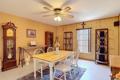 House in Brooksville, Florida 2 bedrooms, 127.55 sq.m. № 2198977 - photo 6