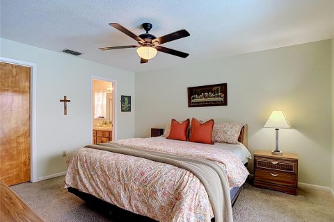 House in Brooksville, Florida 2 bedrooms, 127.55 sq.m. № 2198977 - photo 8