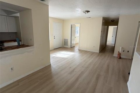 Condo in Winter Haven, Florida, 2 bedrooms  № 2368757 - photo 12