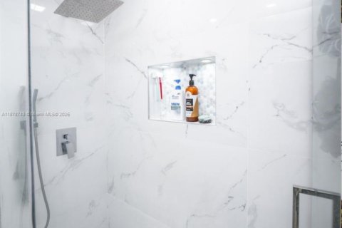 Casa en venta en Miami, Florida, 3 dormitorios, 129.41 m2 № 1921509 - foto 21