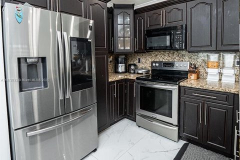 Casa en venta en Miami, Florida, 3 dormitorios, 129.41 m2 № 1921509 - foto 11