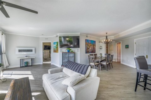 Condo in Saint Petersburg, Florida, 2 bedrooms  № 2212922 - photo 8