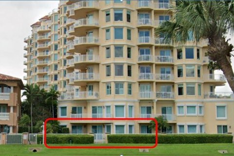Condo in Saint Petersburg, Florida, 2 bedrooms № 2212922