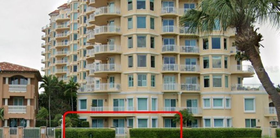 Condo in Saint Petersburg, Florida, 2 bedrooms  № 2212922
