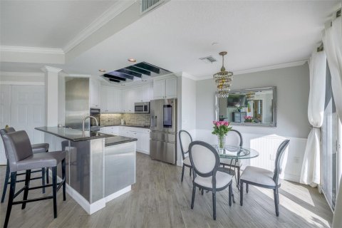 Condo in Saint Petersburg, Florida, 2 bedrooms  № 2212922 - photo 5