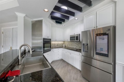 Condo in Saint Petersburg, Florida, 2 bedrooms  № 2212922 - photo 9