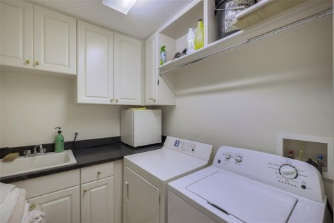 Condo in Saint Petersburg, Florida, 2 bedrooms  № 2212922 - photo 18