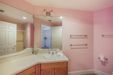 Condo in Saint Petersburg, Florida, 2 bedrooms  № 2212922 - photo 14