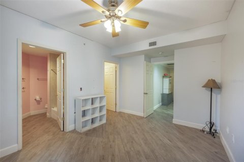 Condo in Saint Petersburg, Florida, 2 bedrooms  № 2212922 - photo 12