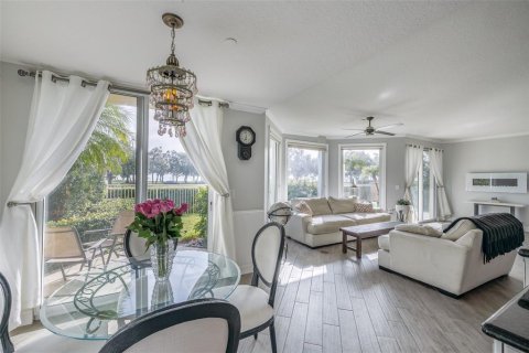 Condo in Saint Petersburg, Florida, 2 bedrooms  № 2212922 - photo 10