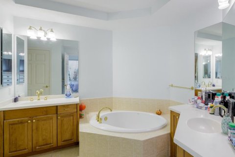 Condo in Saint Petersburg, Florida, 2 bedrooms  № 2212922 - photo 7