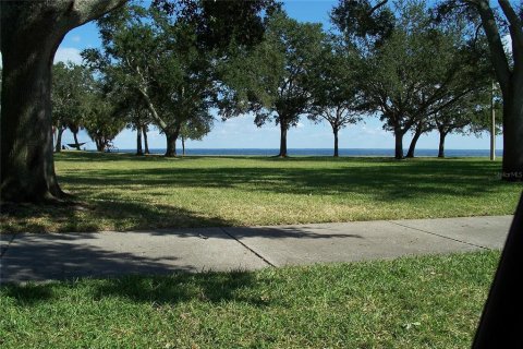 Condo in Saint Petersburg, Florida, 2 bedrooms  № 2212922 - photo 19