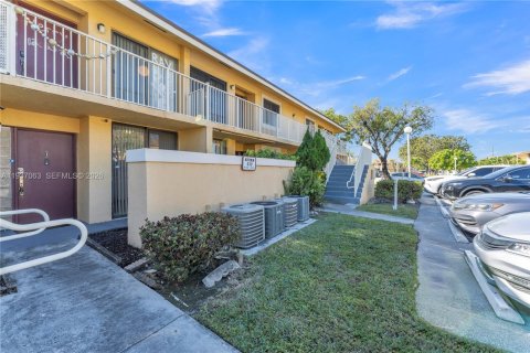 Купить кондоминиум в Майами-Гарденс, Флорида 2 спальни, 109.62м2, № 1995592 - фото 3