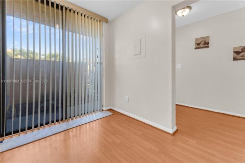 Купить кондоминиум в Майами-Гарденс, Флорида 2 спальни, 109.62м2, № 1995592 - фото 19