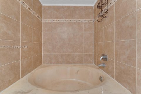 Купить кондоминиум в Майами-Гарденс, Флорида 2 спальни, 109.62м2, № 1995592 - фото 17