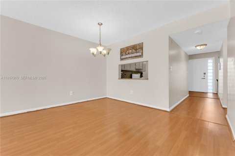 Купить кондоминиум в Майами-Гарденс, Флорида 2 спальни, 109.62м2, № 1995592 - фото 28