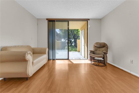 Купить кондоминиум в Майами-Гарденс, Флорида 2 спальни, 109.62м2, № 1995592 - фото 20