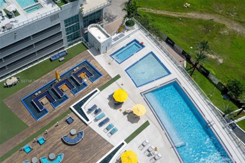 Condo in Miami, Florida, 1 bedroom  № 2031672 - photo 5