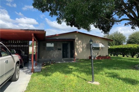 Villa ou maison à vendre à Lehigh Acres, Floride: 2 chambres № 1939724 - photo 1