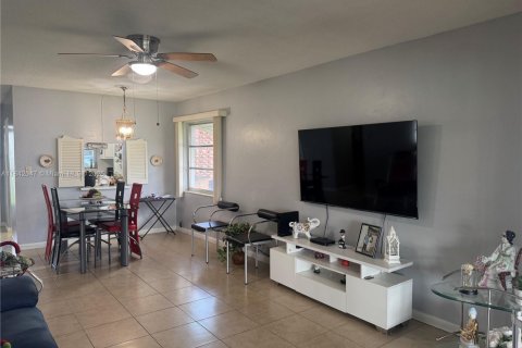 Villa ou maison à vendre à Lehigh Acres, Floride: 2 chambres № 1939724 - photo 29