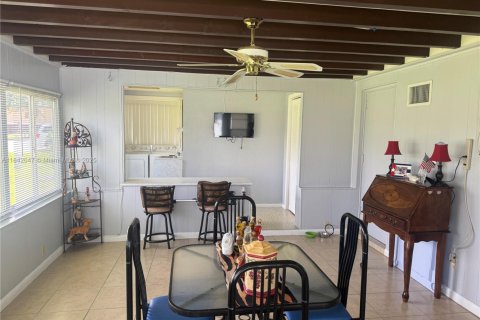 Villa ou maison à vendre à Lehigh Acres, Floride: 2 chambres № 1939724 - photo 3