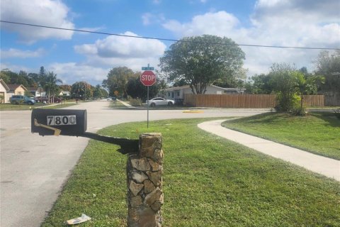 Immobilier commercial à louer à North Lauderdale, Floride: 3 pièces, 160.26 m2 № 2147374 - photo 20
