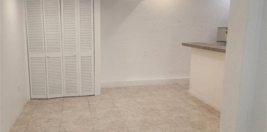 Immobilier commercial à North Lauderdale, Floride 3 pièces, 160.26 m2 № 2147374