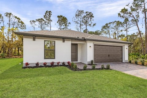 House in North Port, Florida 4 bedrooms, 172.98 sq.m. № 1563676 - photo 2