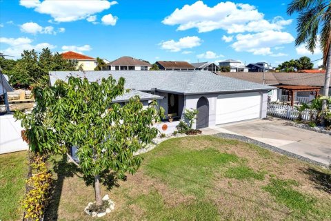 House in Hudson, Florida 3 bedrooms, 159.05 sq.m. № 1751083 - photo 28