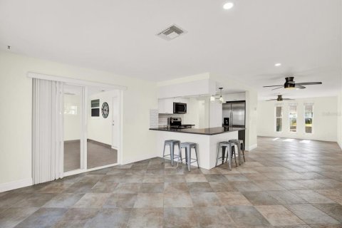House in Hudson, Florida 3 bedrooms, 159.05 sq.m. № 1751083 - photo 11