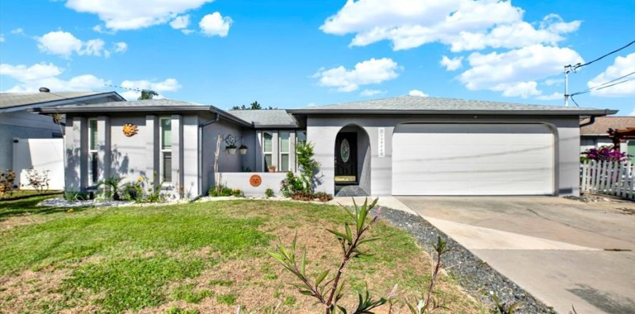 House in Hudson, Florida 3 bedrooms, 159.05 sq.m. № 1751083