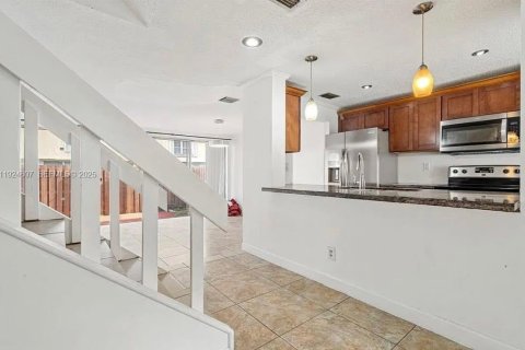 Снять в аренду таунхаус в Плантация, Флорида 3 спальни, 164.44м2, № 1984167 - фото 3