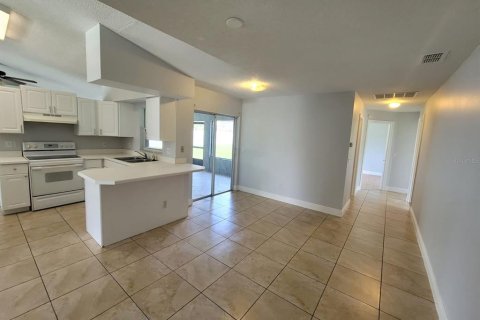 House in Kissimmee, Florida 4 bedrooms, 172.24 sq.m. № 2238907 - photo 14