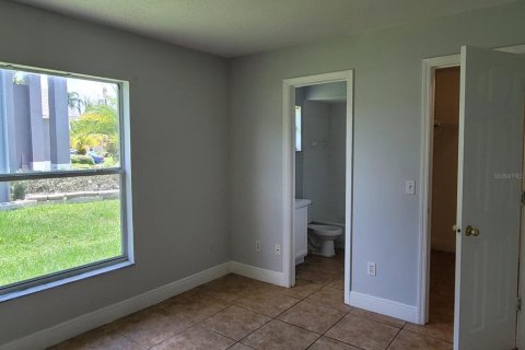 House in Kissimmee, Florida 4 bedrooms, 172.24 sq.m. № 2238907 - photo 10
