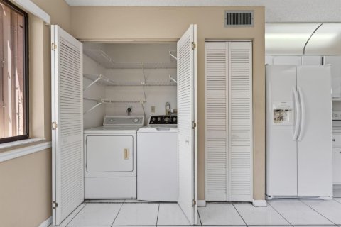 Condo in Davie, Florida, 2 bedrooms  № 2177444 - photo 30