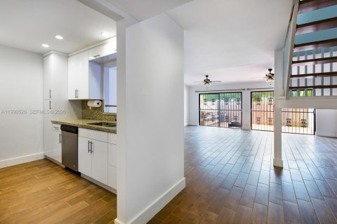 Купить таунхаус в Майами, Флорида 2 спальни, 135.92м2, № 2052159 - фото 2