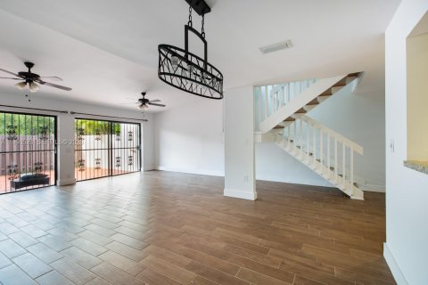 Купить таунхаус в Майами, Флорида 2 спальни, 135.92м2, № 2052159 - фото 3