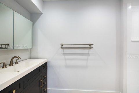 Adosado en venta en Miami, Florida, 2 dormitorios, 135.92 m2 № 2052159 - foto 14