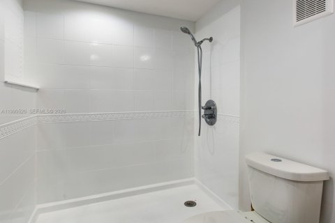 Adosado en venta en Miami, Florida, 2 dormitorios, 135.92 m2 № 2052159 - foto 15