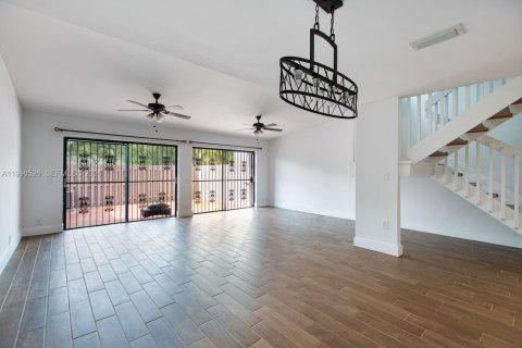 Купить таунхаус в Майами, Флорида 2 спальни, 135.92м2, № 2052159 - фото 4