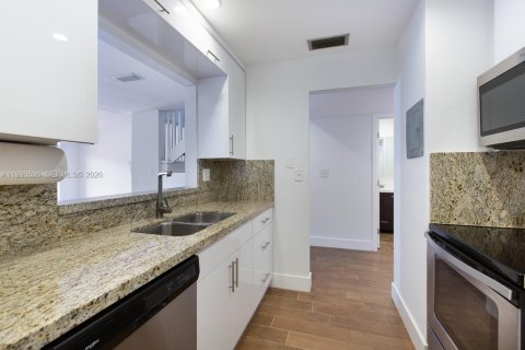 Купить таунхаус в Майами, Флорида 2 спальни, 135.92м2, № 2052159 - фото 8