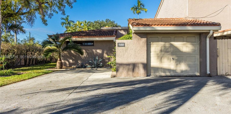 Touwnhouse à Hollywood, Floride 2 chambres, 150.04 m2 № 1987407