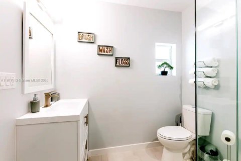 Снять в аренду коммерческую недвижимость в Майами, Флорида 1 спальня, 51.1м2, № 1957718 - фото 4