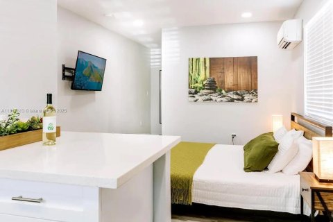 Снять в аренду коммерческую недвижимость в Майами, Флорида 1 спальня, 51.1м2, № 1957718 - фото 1