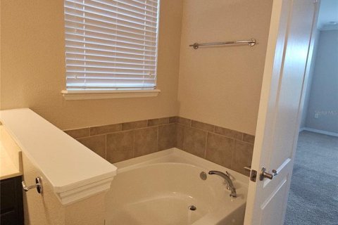House in Kissimmee, Florida 3 bedrooms, 220.09 sq.m. № 1609346 - photo 12
