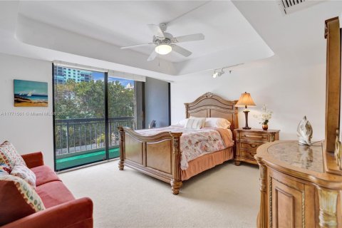 Townhouse in Boca Raton, Florida 3 bedrooms, 340.58 sq.m. № 1731861 - photo 16