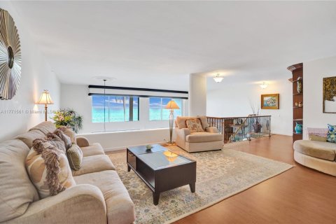 Townhouse in Boca Raton, Florida 3 bedrooms, 340.58 sq.m. № 1731861 - photo 13