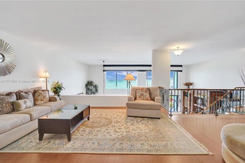 Townhouse in Boca Raton, Florida 3 bedrooms, 340.58 sq.m. № 1731861 - photo 12