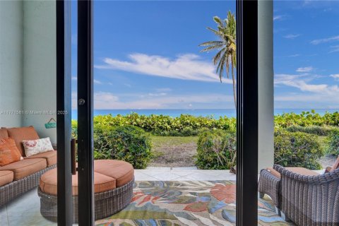 Townhouse in Boca Raton, Florida 3 bedrooms, 340.58 sq.m. № 1731861 - photo 26