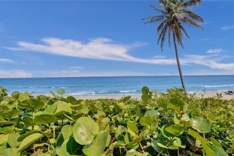 Townhouse in Boca Raton, Florida 3 bedrooms, 340.58 sq.m. № 1731861 - photo 29